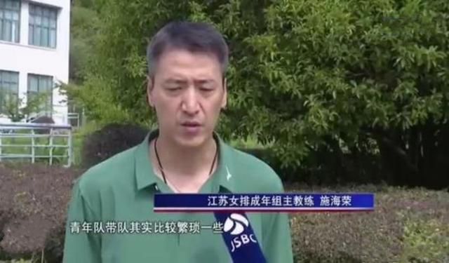 把冰块放进女人的下面